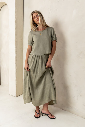 flowing shirt in olive 