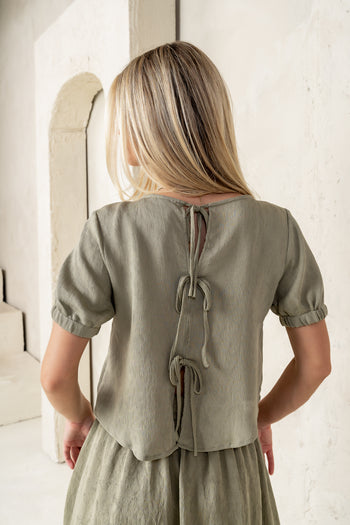 three tie back closure 