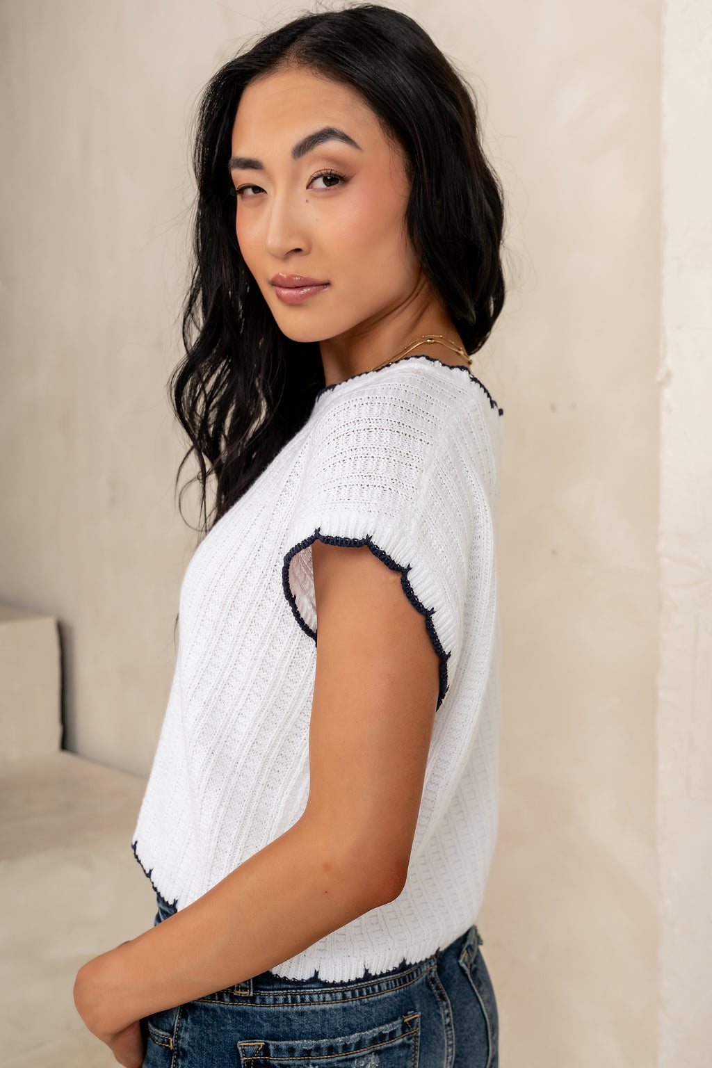 TRIM DETAIL ON THE EDGES 