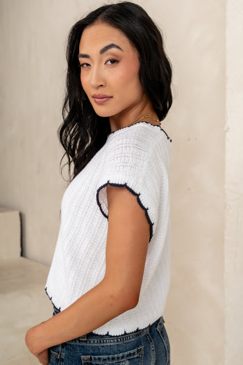 TRIM DETAIL ON THE EDGES 