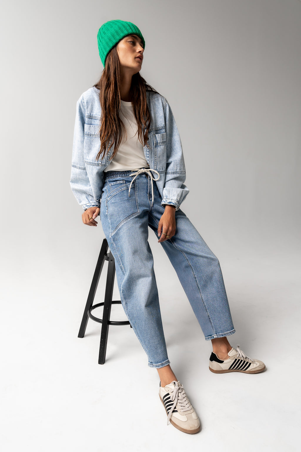 CROPPED BARREL JEAN FIT