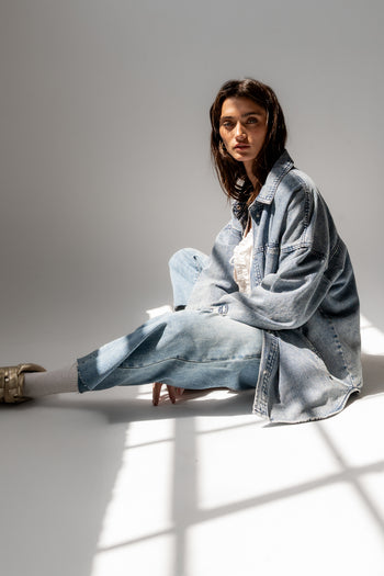 LIGHT WASH DENIM JEANS