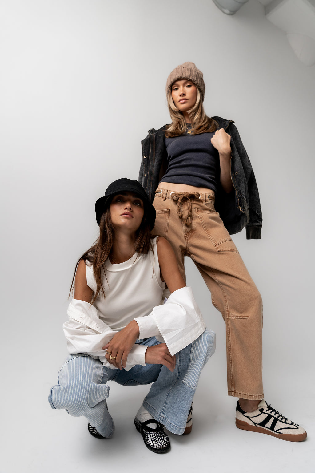 LIGHT WASH DENIM JEANS