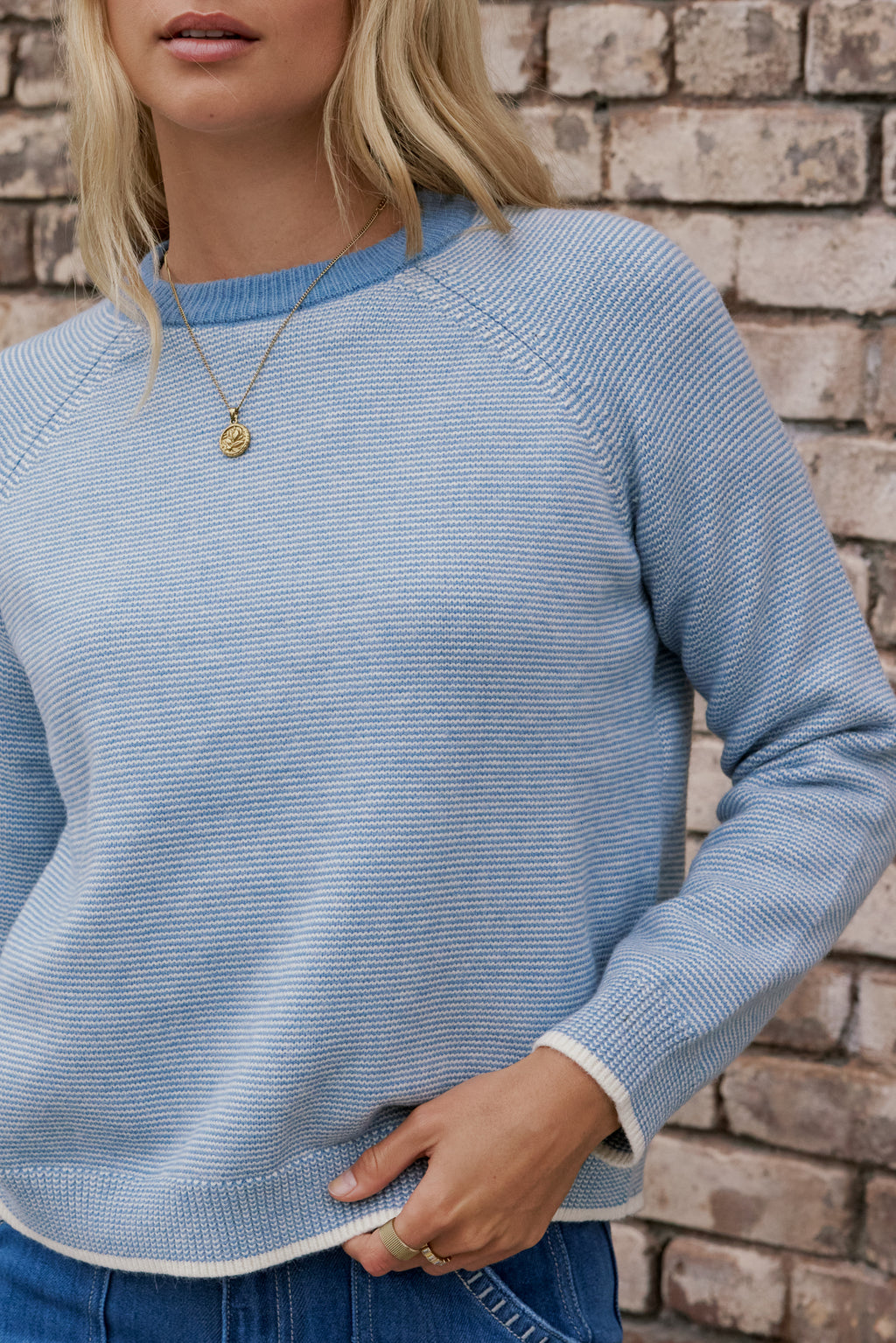 LOOSE FITTING KNIT SWEATER