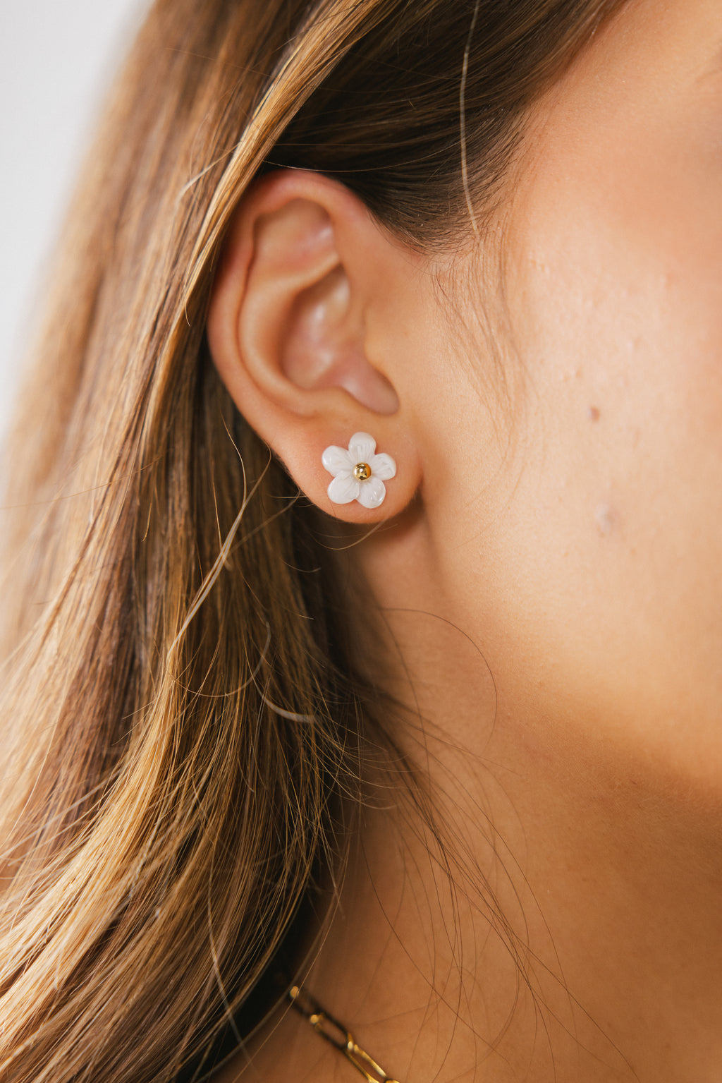 TINY WHITE FLOWER EARRING 
