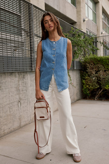 high rise with zipper closure 