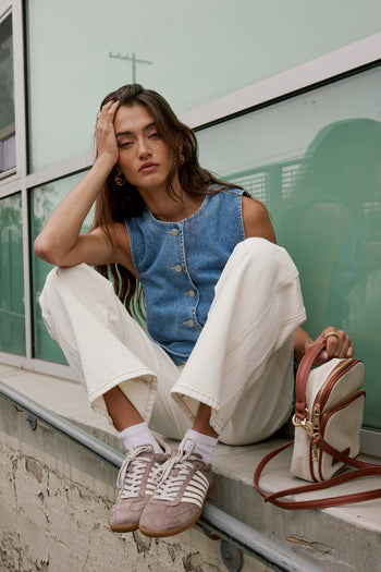 round neck with button up to the neck 