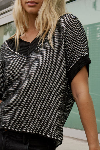 BLACK AND WHITE KNIT MATERIAL