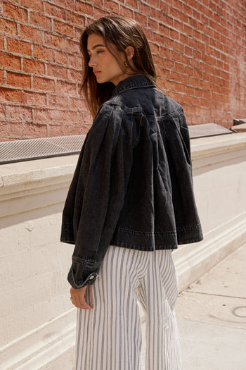 PLEATED BLACK DENIM JACKET 