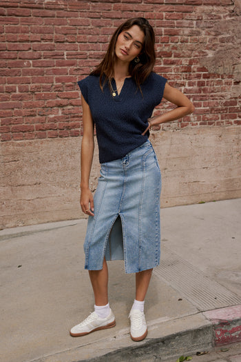 SHORT SLEEVE KNIT TOP IN NAVY 