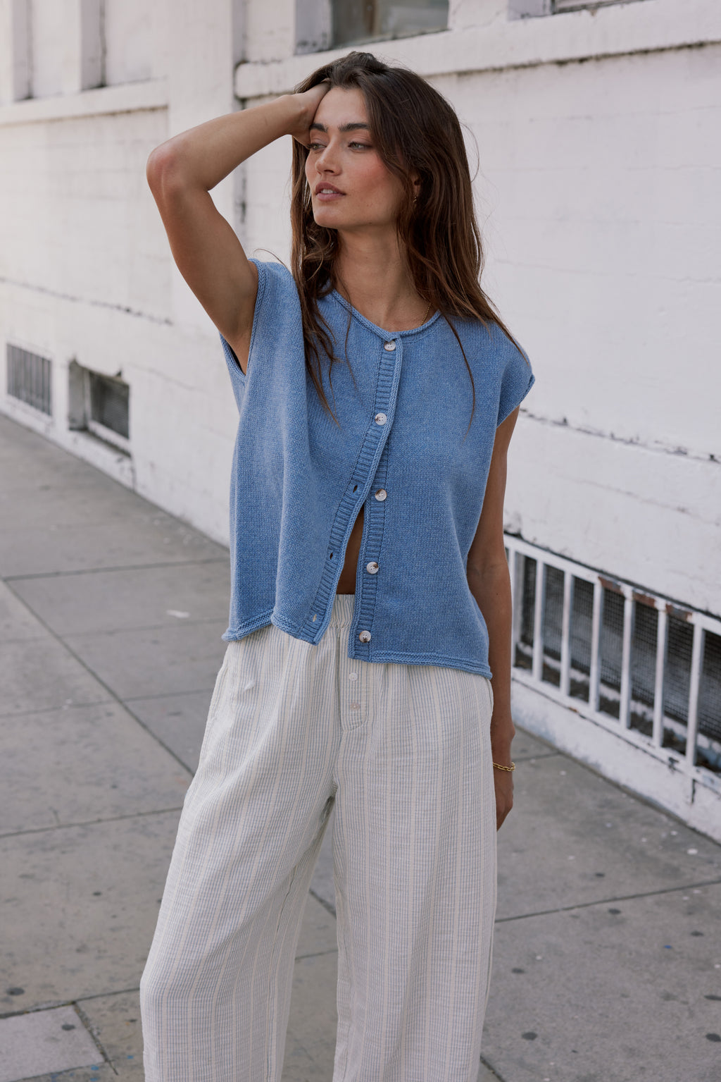 SLEEVELESS BUTTON UP 