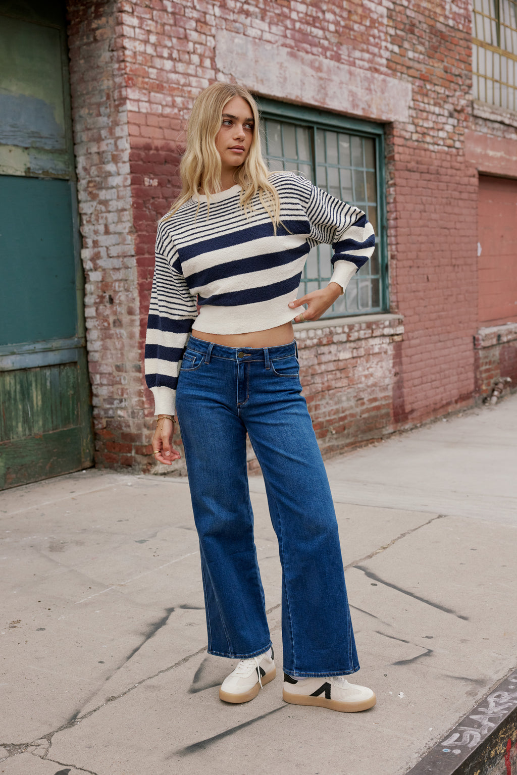 NAVY STRIPED SWEATER