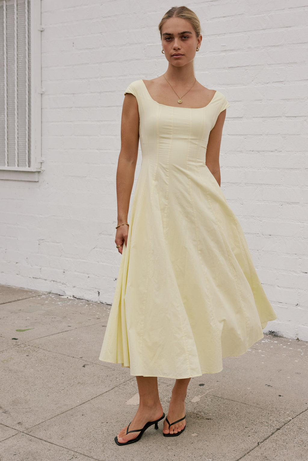 FITTED TOP WITH A FLOWY BOTTOM