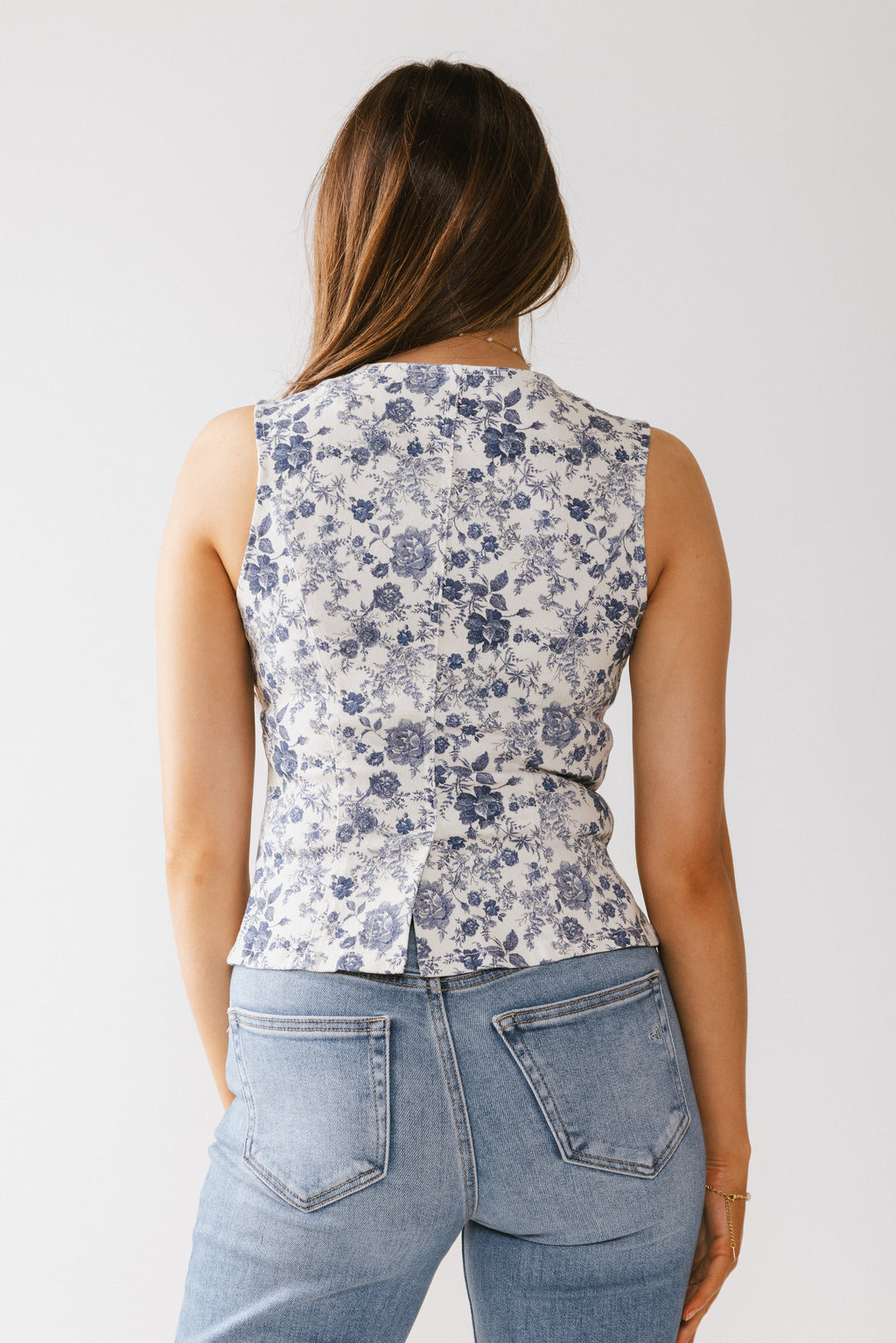 SLEEVELESS DENIM TOP