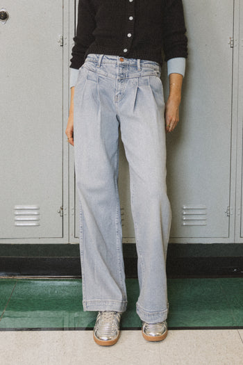 PLEATED LIGHT WASH DENIM 