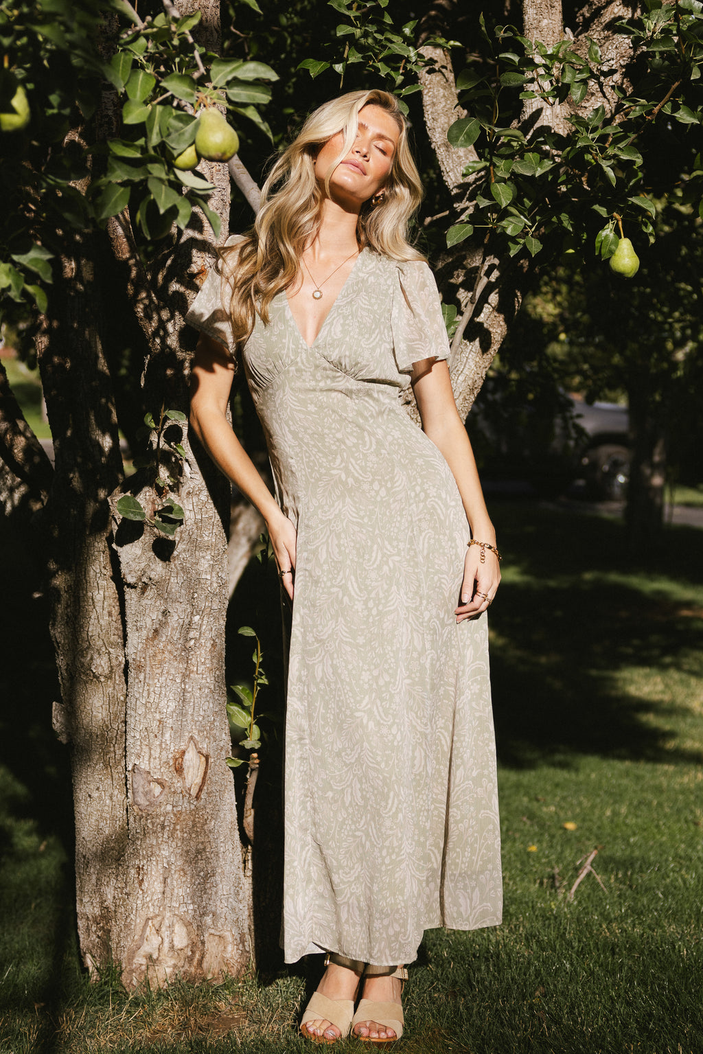 ABSTRACT FLORAL PRINT ON SHELL