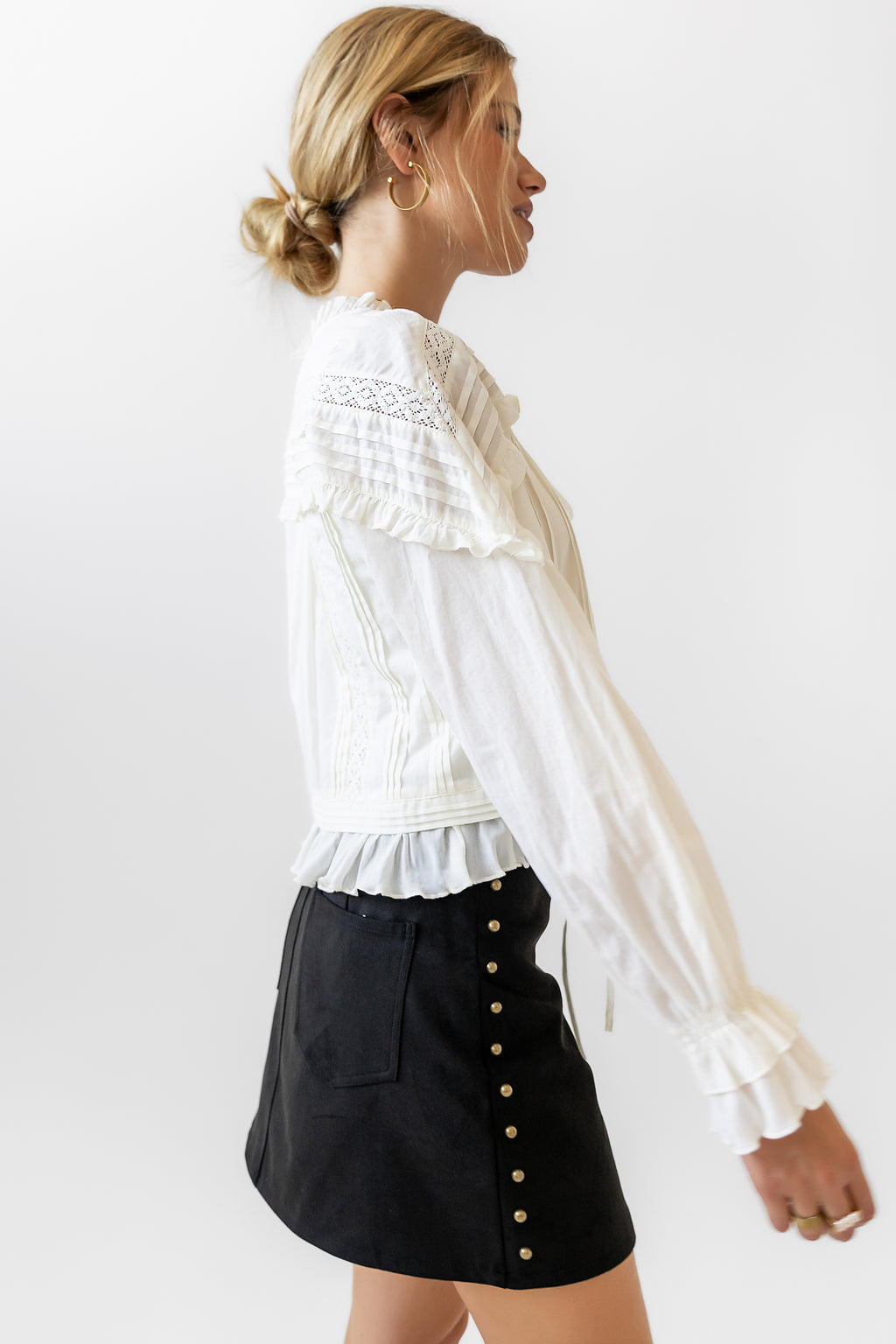 BACK POCKETS ON MINI SKIRT