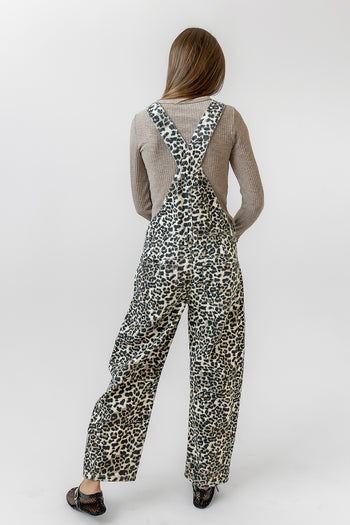 back pockets on overalls