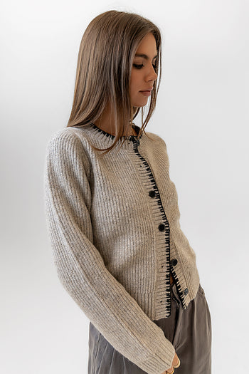 ROUND NECKLINE