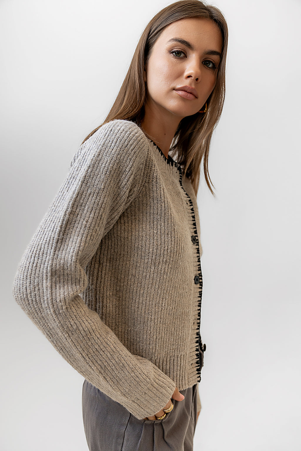 SIMPLE TAUPE CARDIGAN 