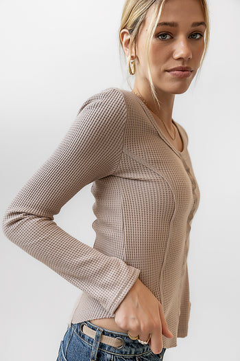 ROUND NECKLINE 