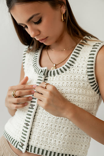FRONT BODY BUTTON UP CLOSURE 