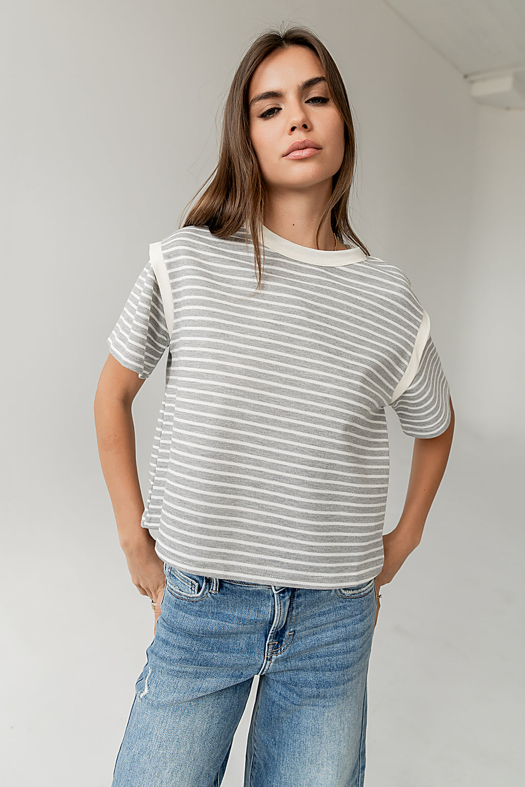 GREY AND WHITE STRIPED TEE