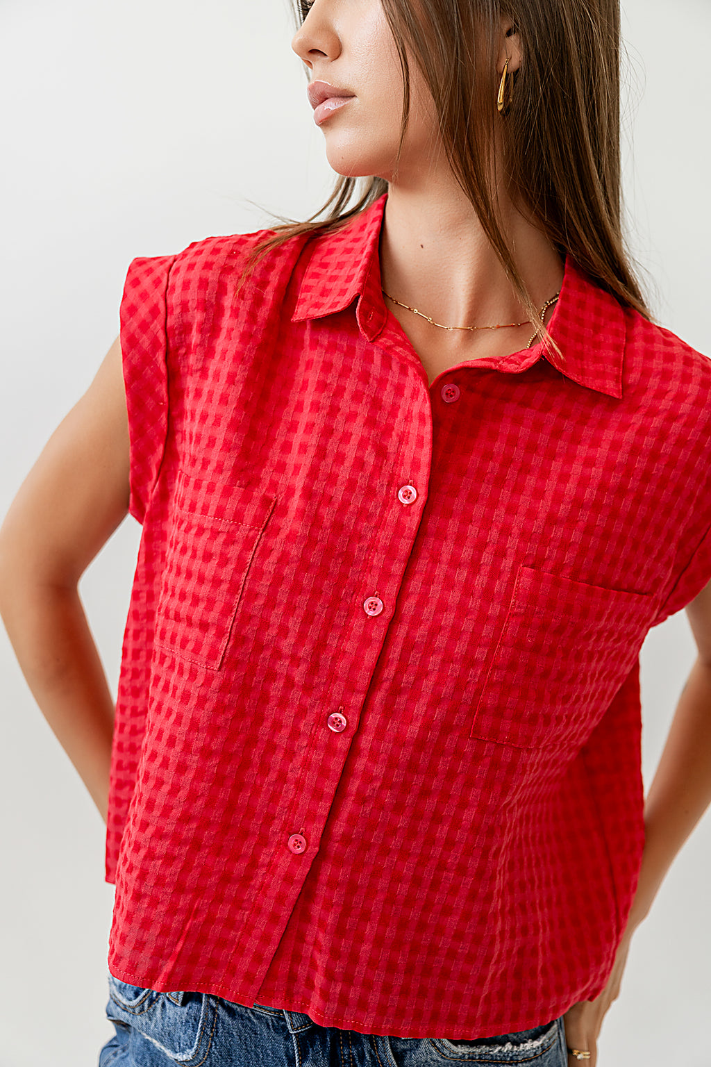 button front top in red