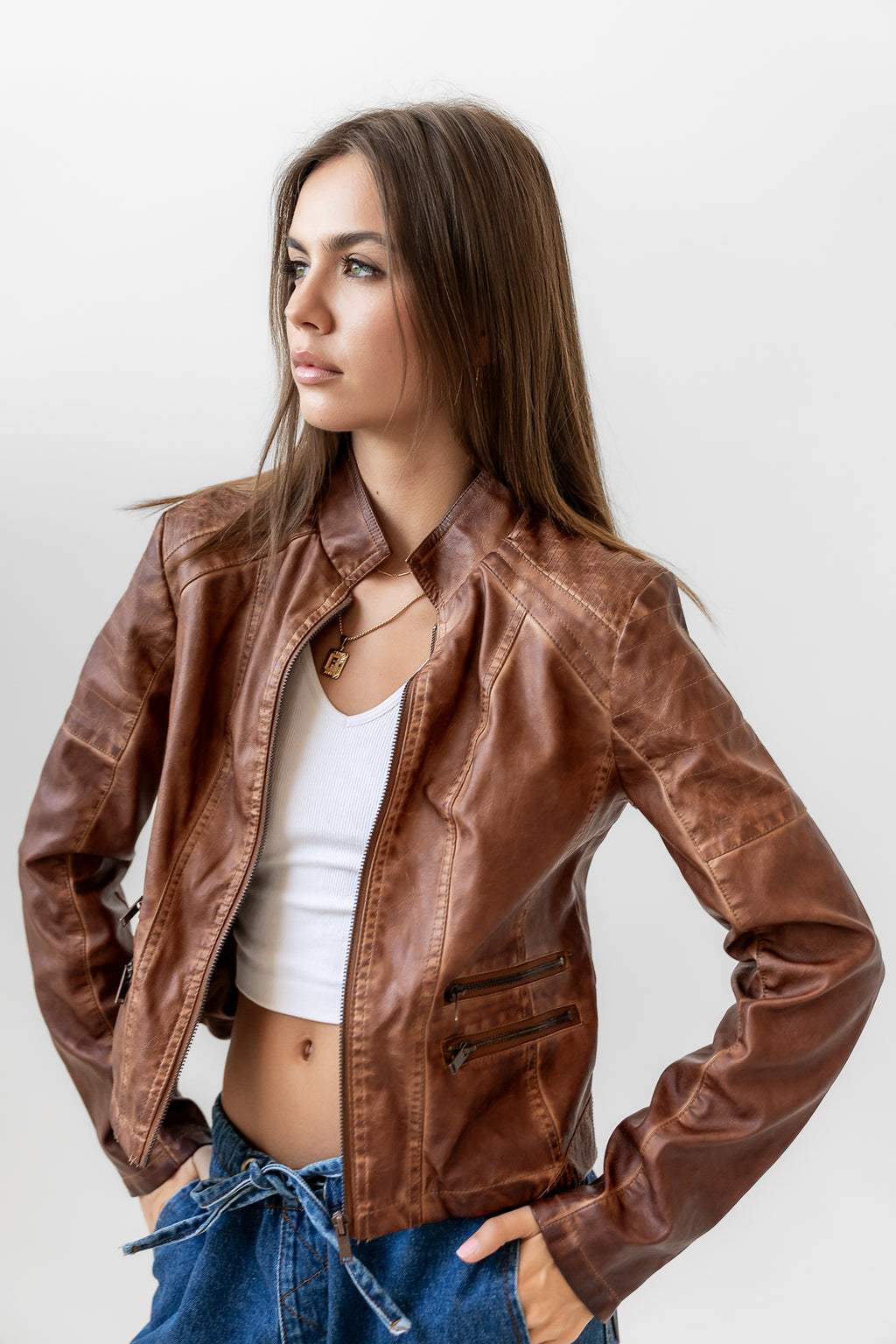DOUBLE ZIPPER POCKETS ON EACH SIDE