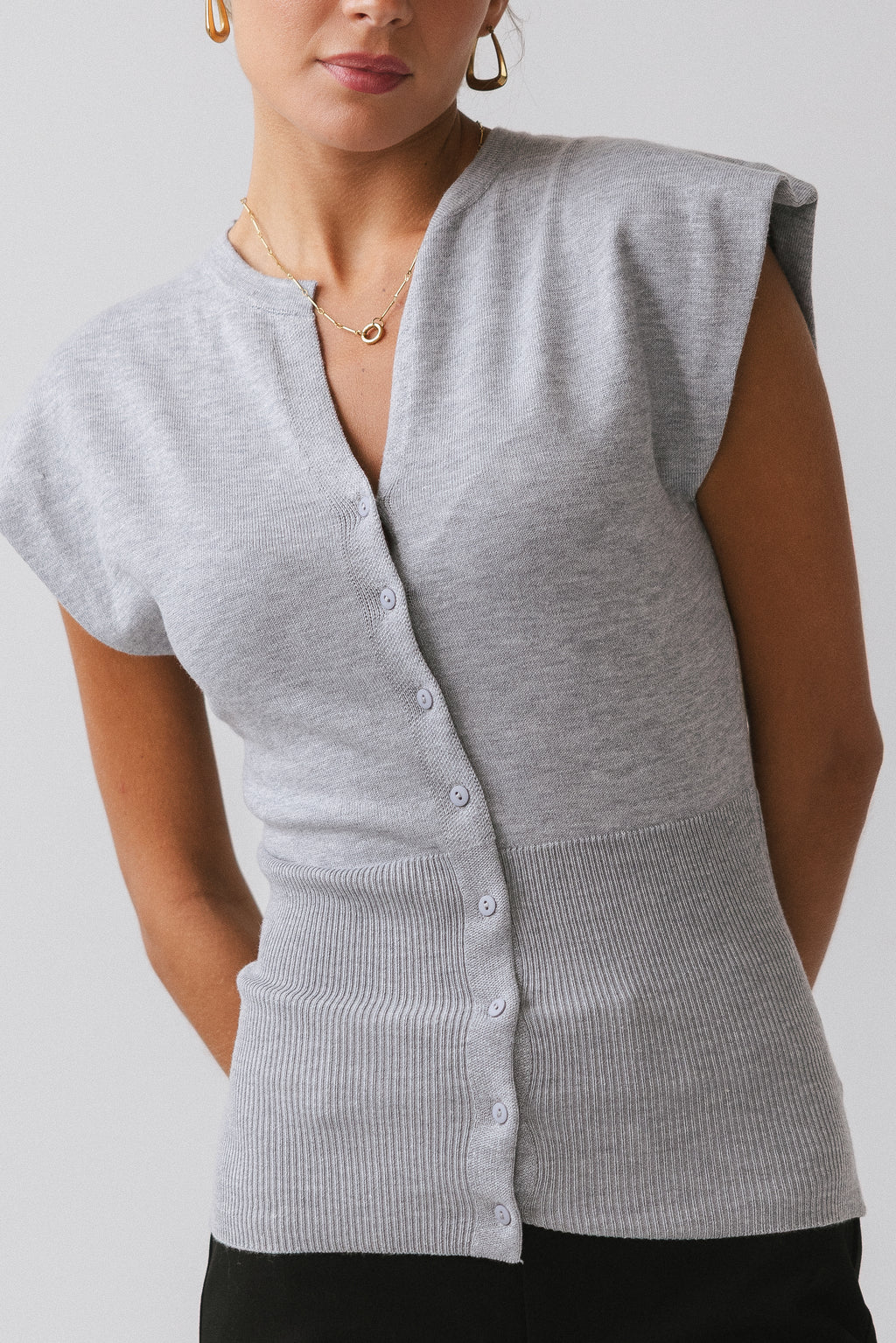 SHIRT BUTTONS ALL THE WAY DOWN
