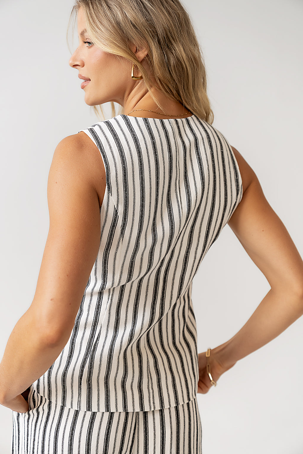 BLACK STRIPED VEST