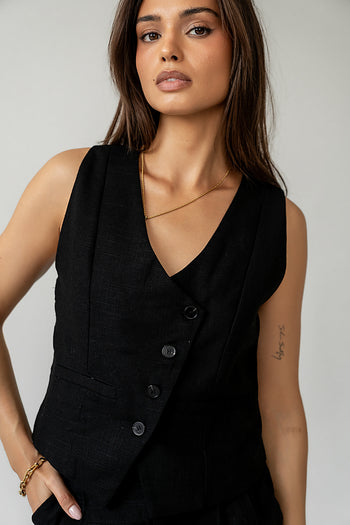 FAKE POCKETS ON BLACK VEST