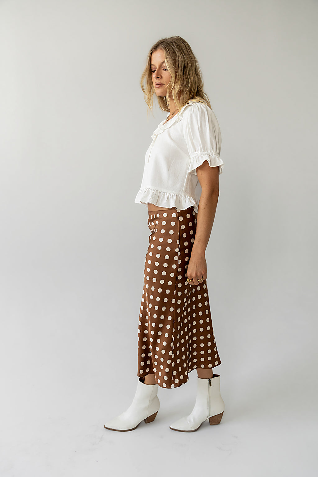 RUFFLE AROUND THE BOTTOM OF TOP