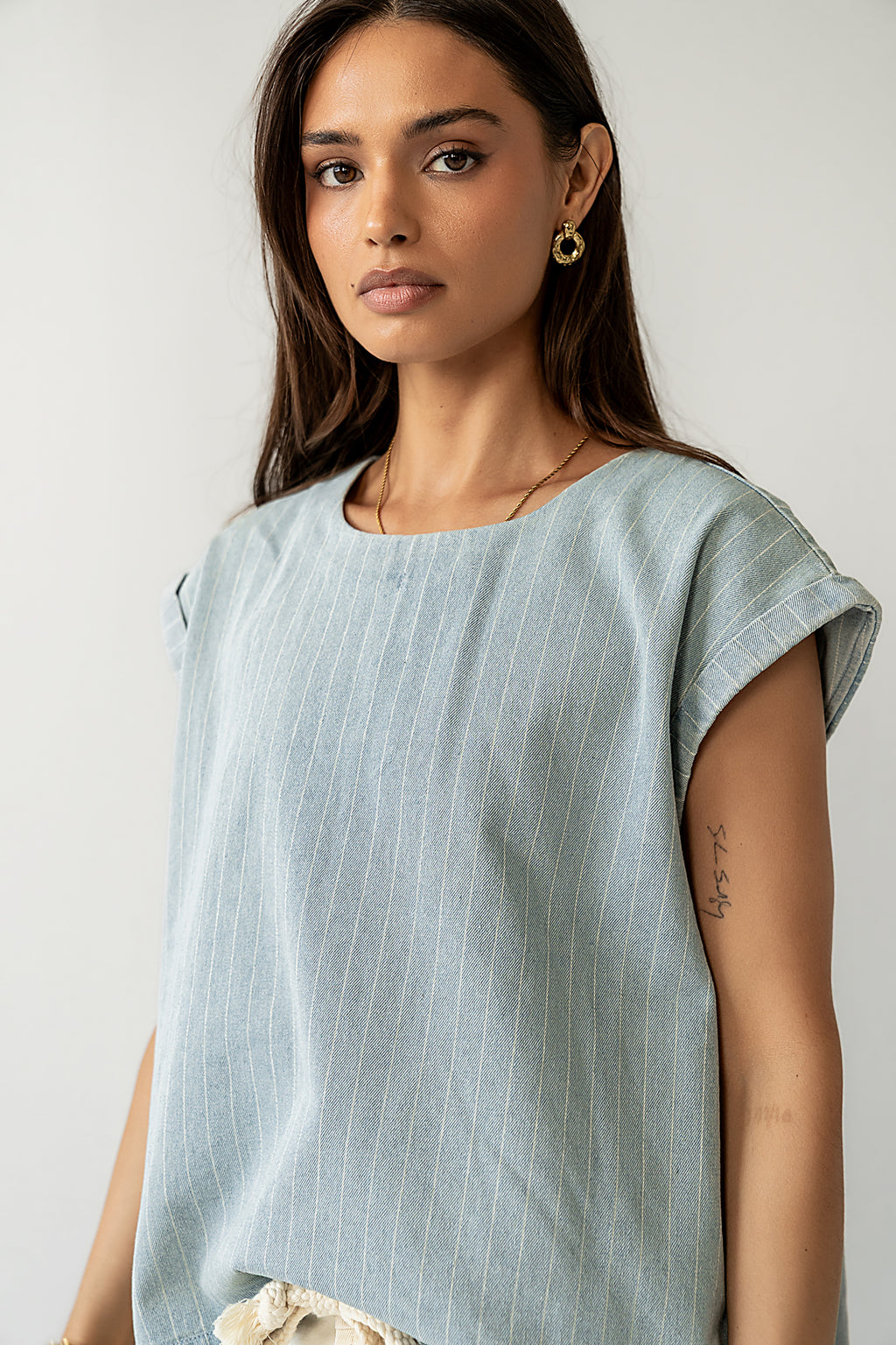 LIGHT WASH DENIM TOP 