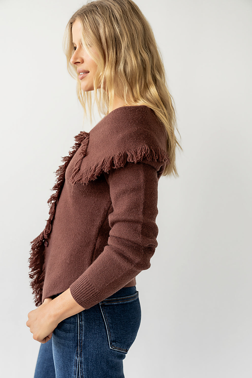 LONG SLEEVE KNIT SWEATER WITH FRAY DETAIL