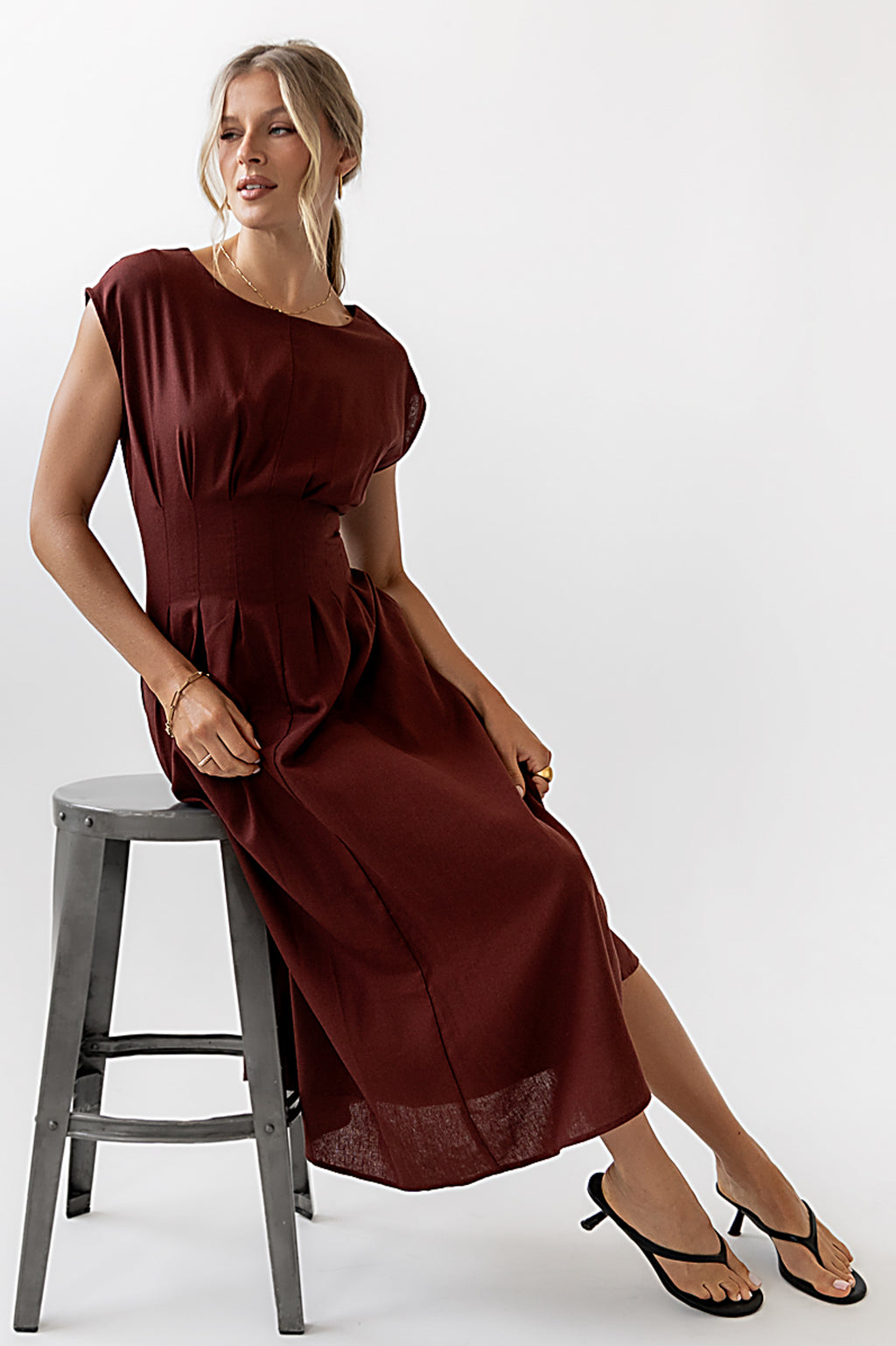 FITTING WAIST WITH PLEATED DRESS