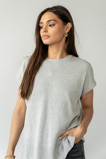 ROUND NECKLINE