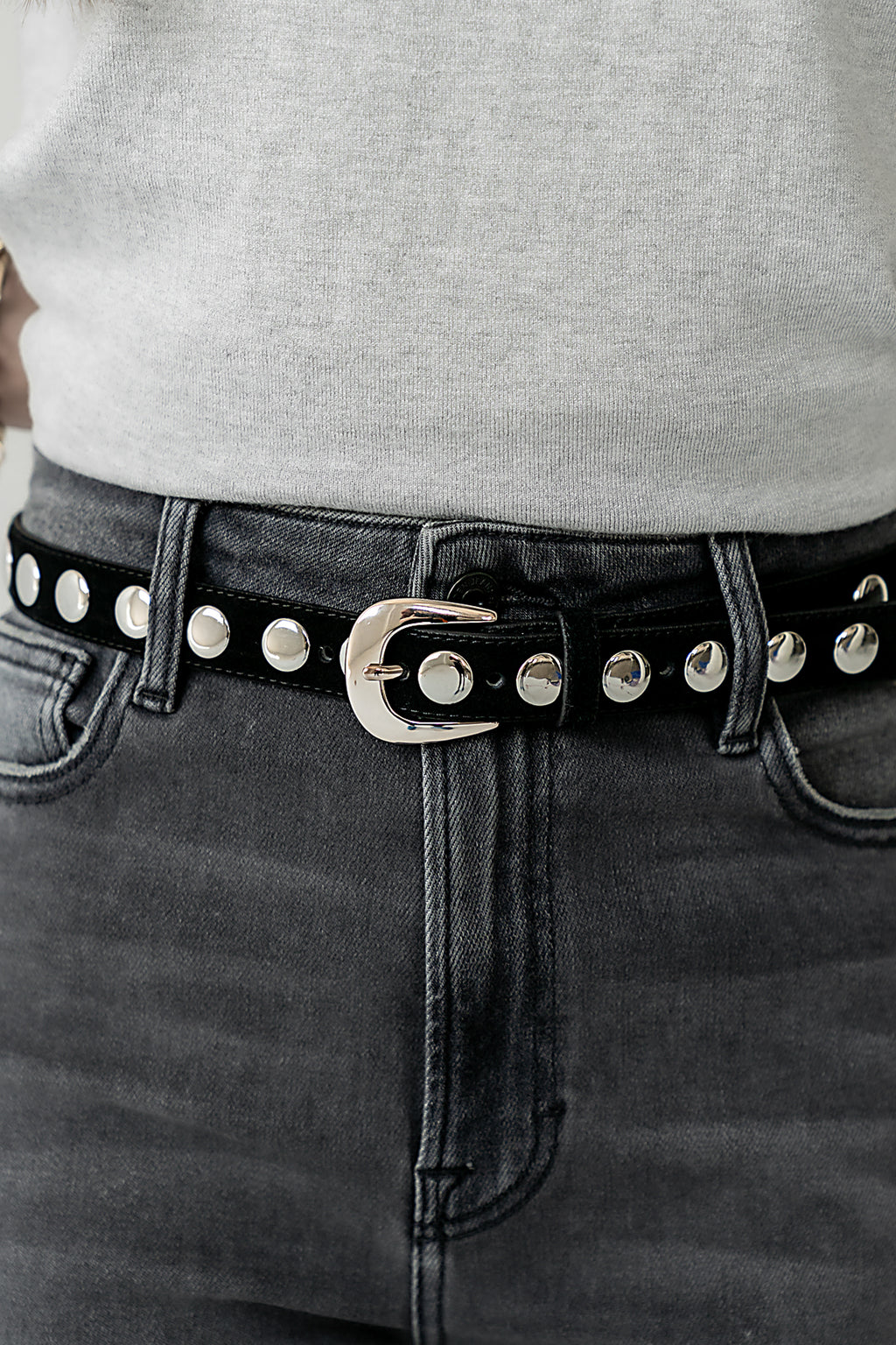 SILIVER STUDS 