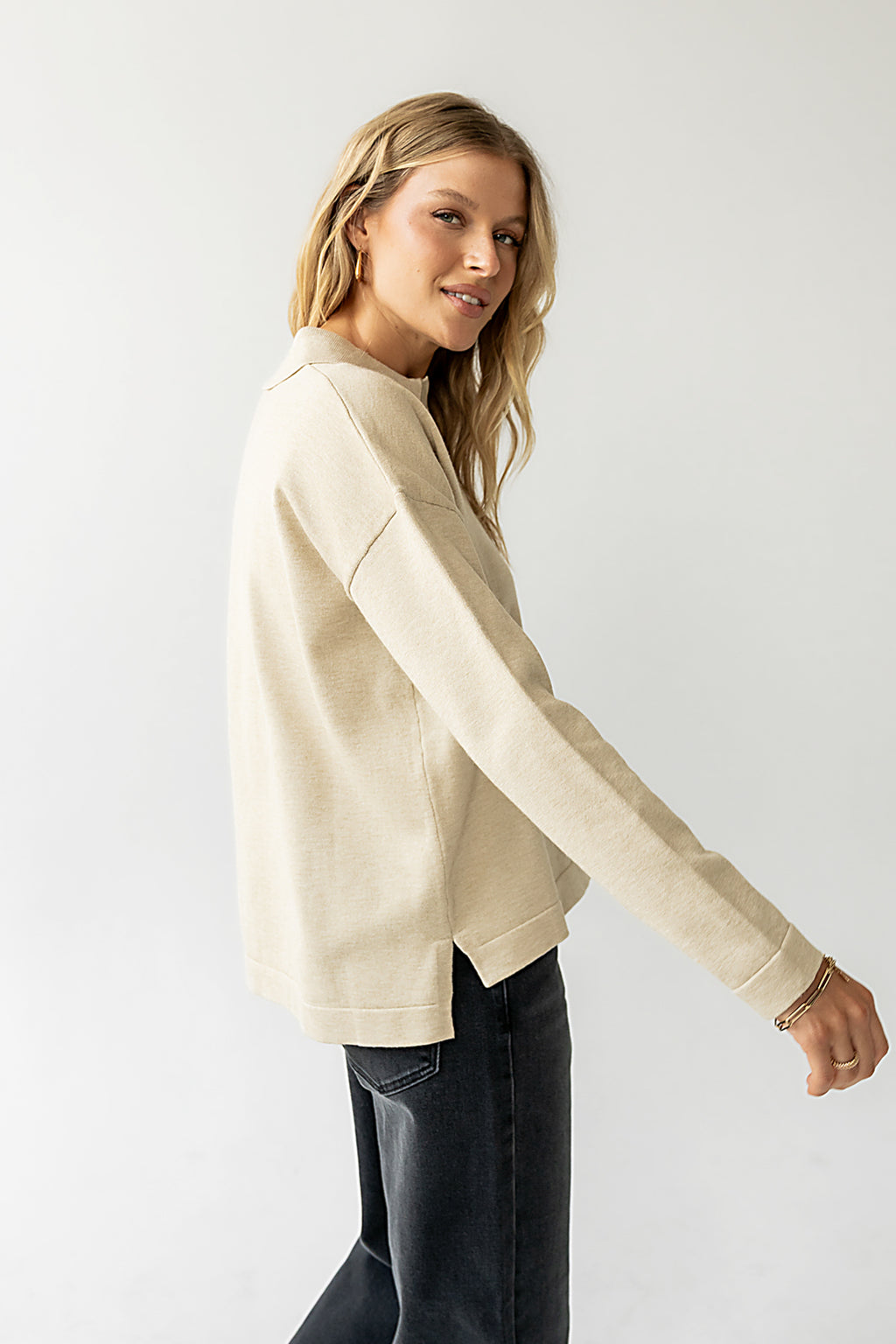 SMALL SLITS ON SIDES OF TOP