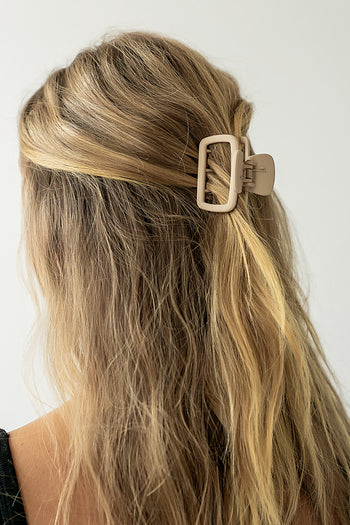 Tati Cutout Claw Clip in Blush
