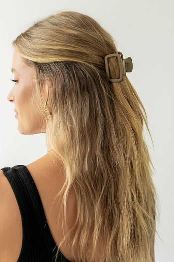 Tati Cutout Claw Clip in Brown