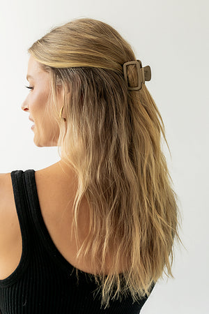 Tati Cutout Claw Clip in Brown