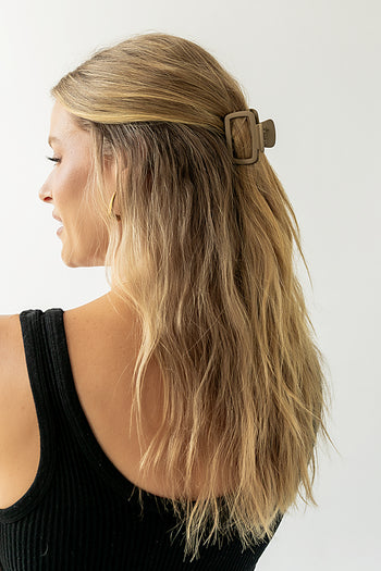 Tati Cutout Claw Clip in Brown