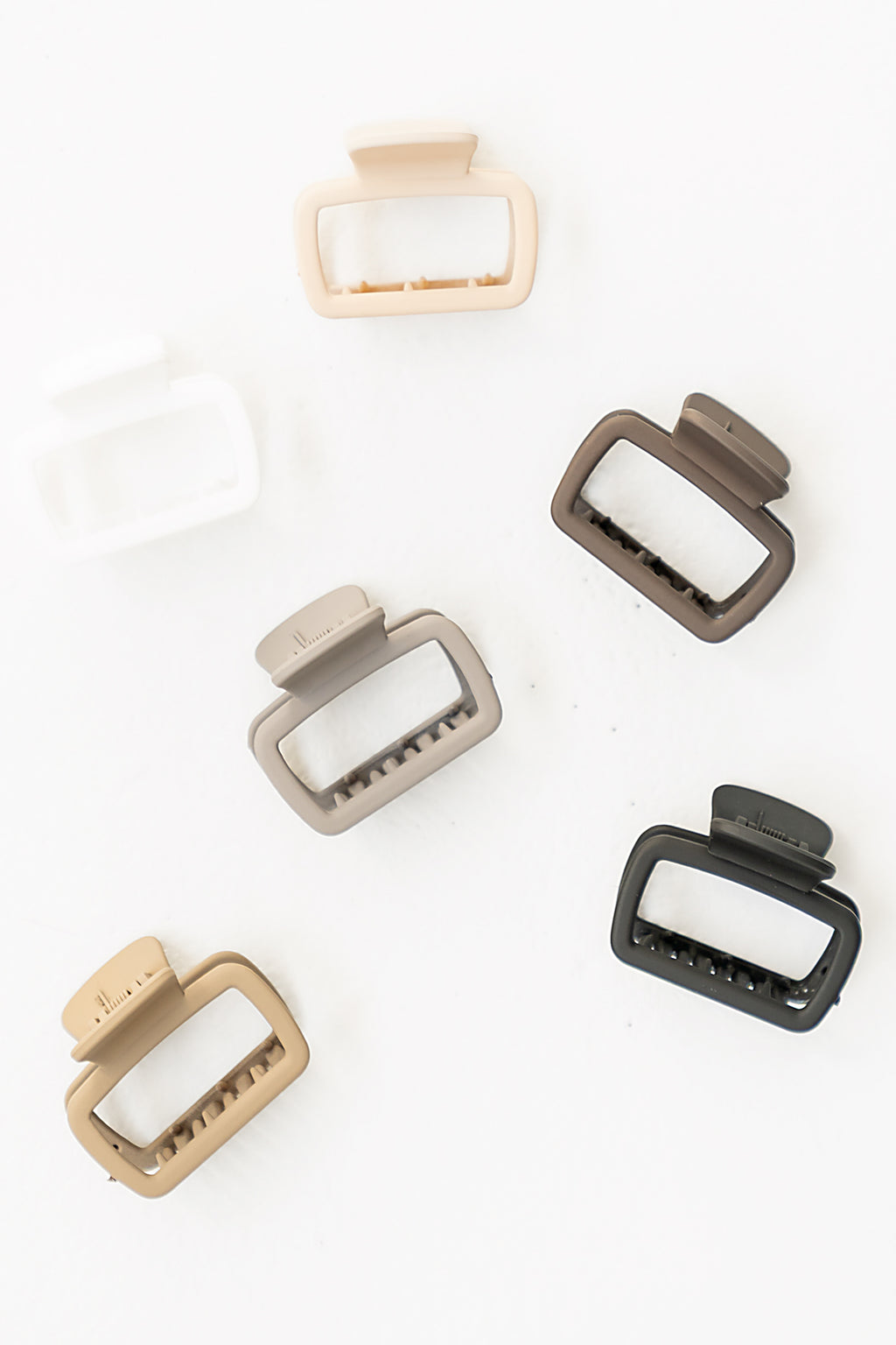 Tati Cutout Claw Clip in Brown