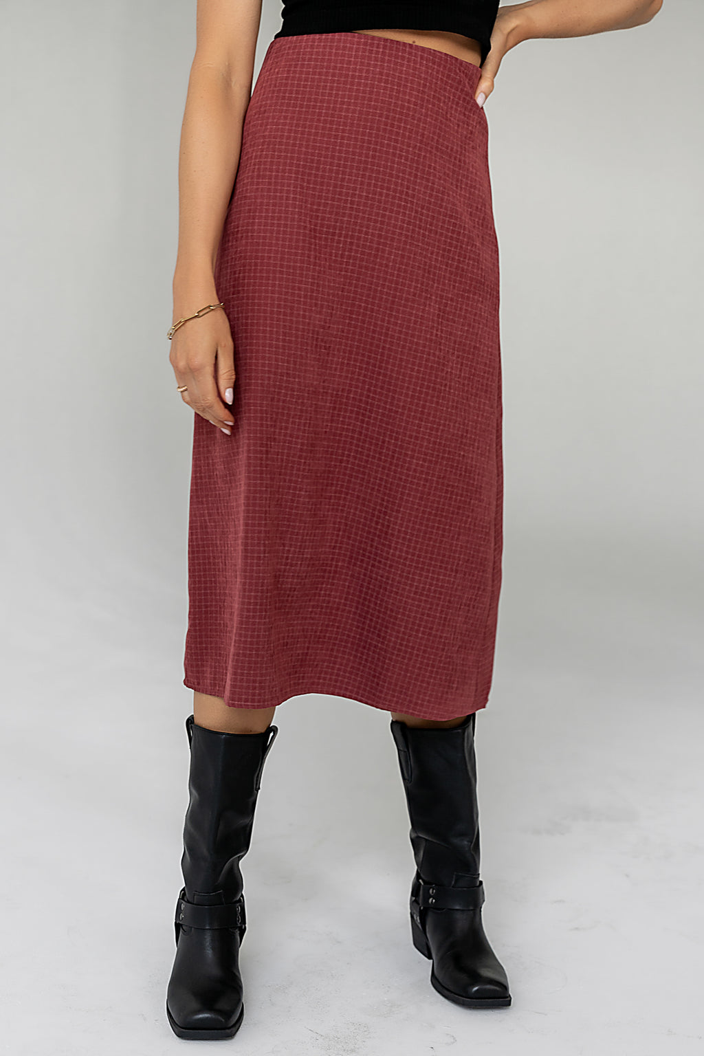SLIGHTLY CHECKERED RED SKIRT 