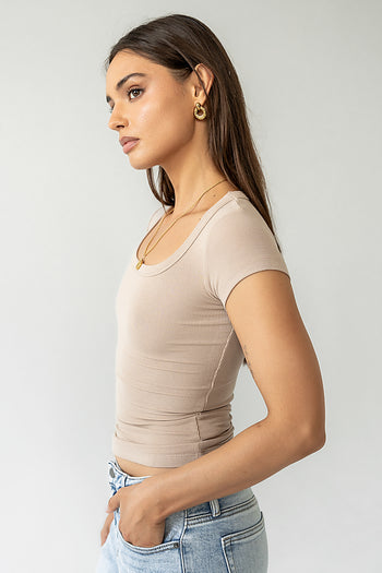 ROUND NECKLINE