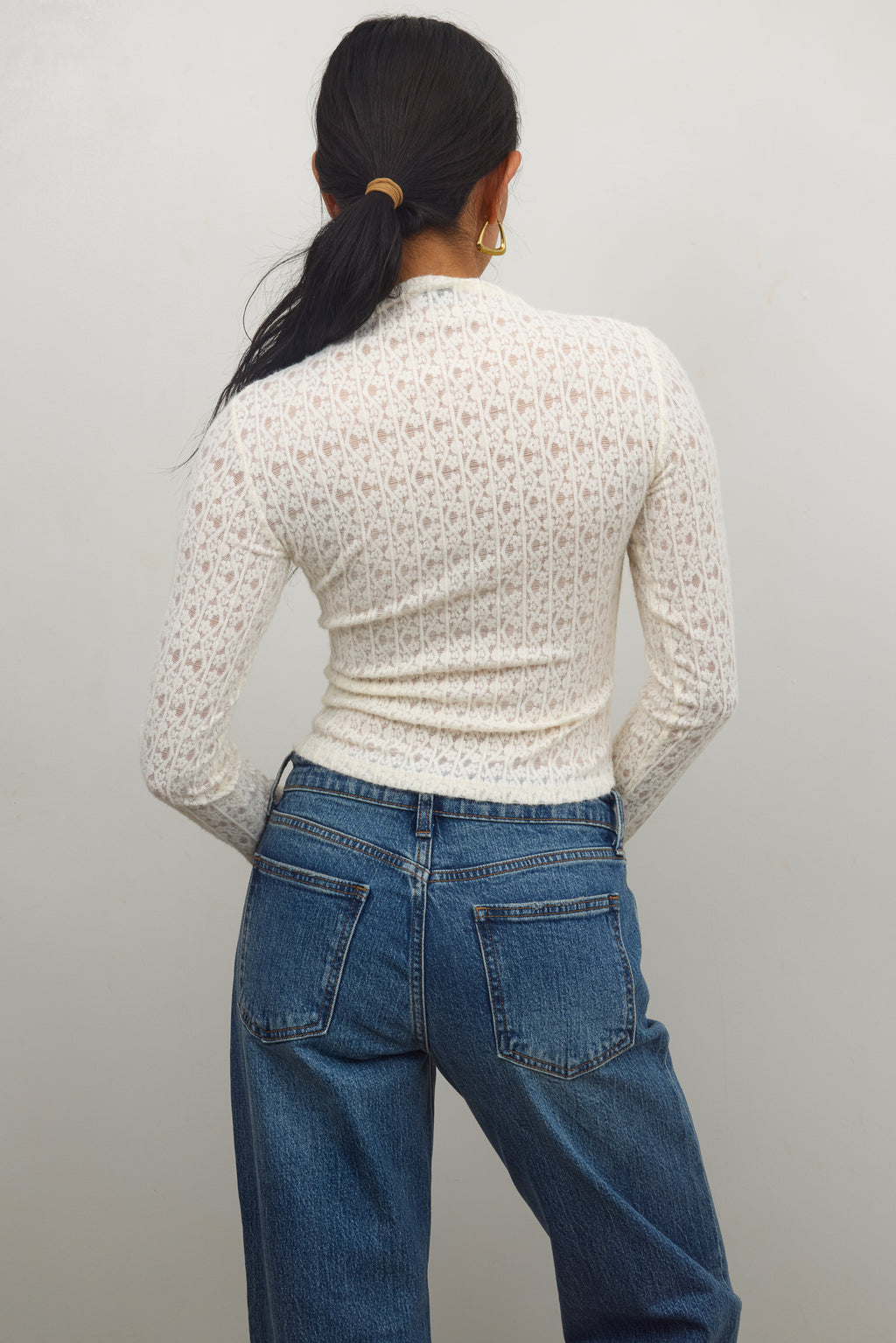 FLORAL LACE DETAIL 