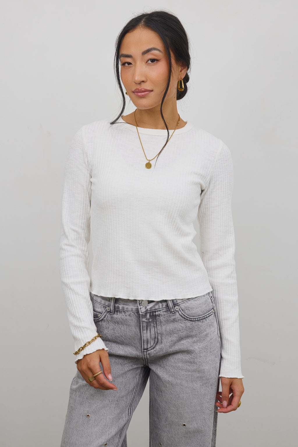 BASIC LONG SLEEVE TOP IN WHITE