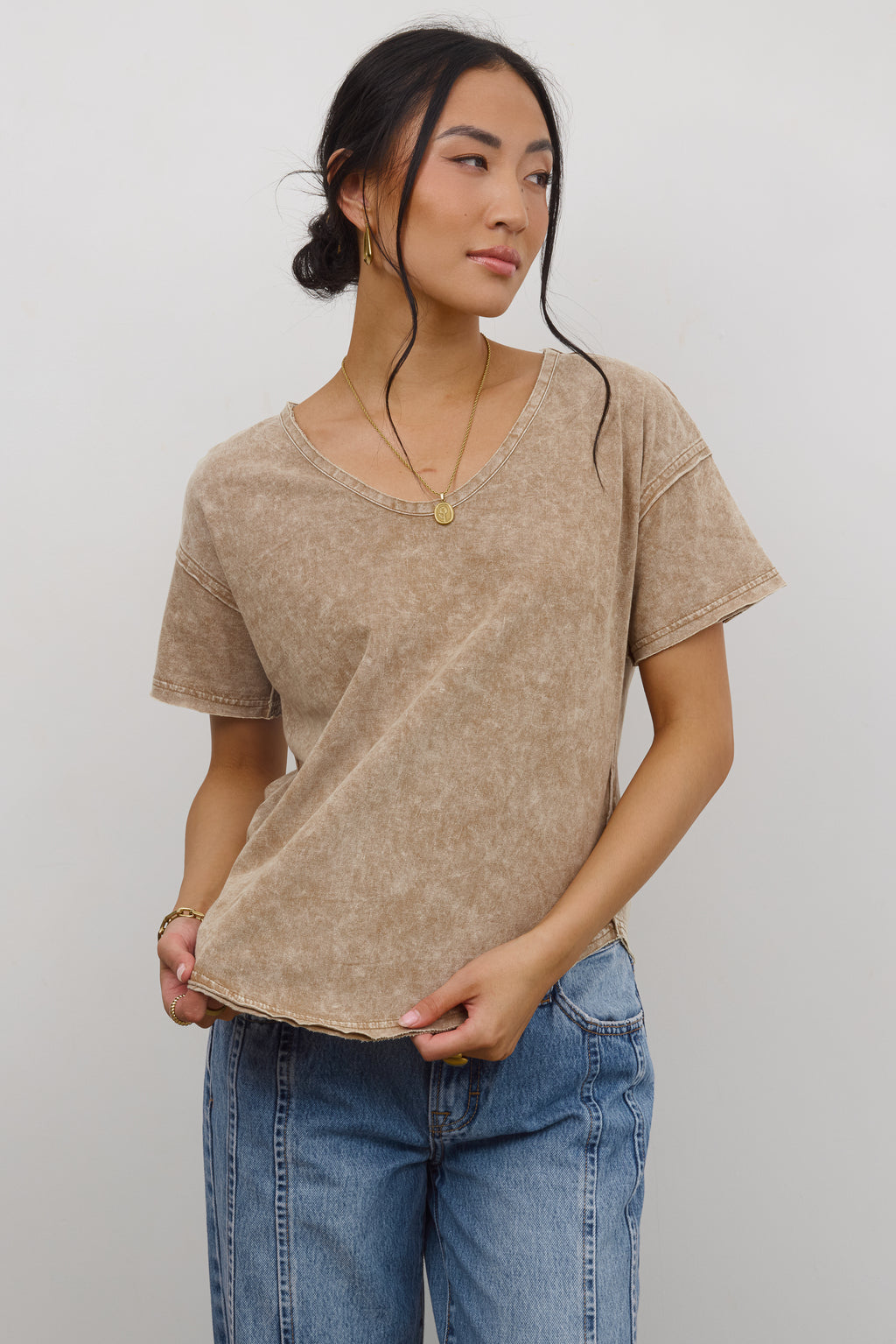 Raw Hemlines
Stretch-Knit Materia