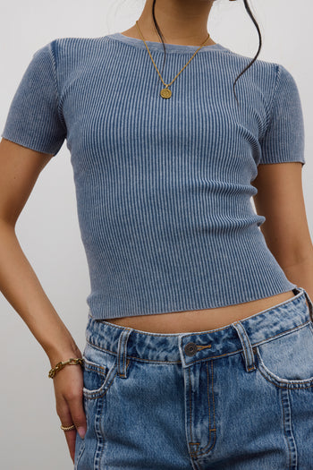 ROUND NECKLINE 